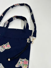 画像をギャラリービューアに読み込む, 読み本冊子金彩花模様【巾着】