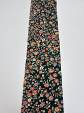 画像をギャラリービューアに読み込む, 芝地紋に唐草花更紗模様金彩縁【ブラウス】