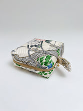 画像をギャラリービューアに読み込む, 車絵に藤花模様【大】