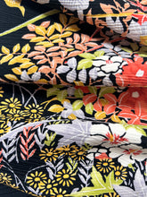 画像をギャラリービューアに読み込む, 変わり横線地紋に撫子・椿花模様【S】