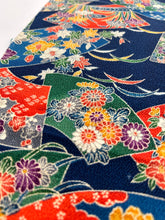 画像をギャラリービューアに読み込む, 地紙扇に草花模様・縮緬