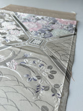 画像をギャラリービューアに読み込む, 【あずま型 中】蜀江に花尽くし模様