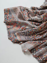 画像をギャラリービューアに読み込む, 紗綾型地紋に雲取り花散らし模様【ティアード】