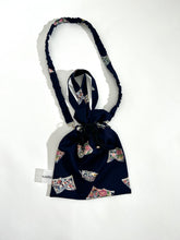 画像をギャラリービューアに読み込む, 読み本冊子金彩花模様【巾着】