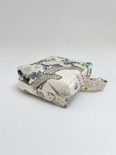 画像をギャラリービューアに読み込む, 車絵に藤花模様【大】