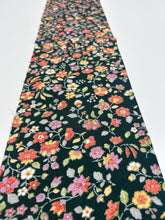 画像をギャラリービューアに読み込む, 芝地紋に唐草花更紗模様金彩縁【ブラウス】