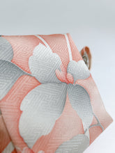 画像をギャラリービューアに読み込む, 紗綾型地紋に暈し花絵模様【大】