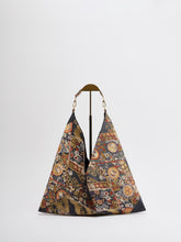 画像をギャラリービューアに読み込む, 【あずま型 中】唐織の流水松竹梅模様