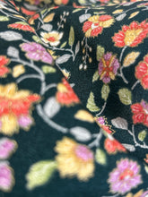 画像をギャラリービューアに読み込む, 芝地紋に唐草花更紗模様金彩縁【ブラウス】