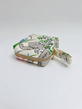 画像をギャラリービューアに読み込む, 車絵に藤花模様【中】