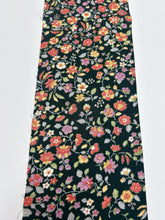 画像をギャラリービューアに読み込む, 芝地紋に唐草花更紗模様金彩縁【ブラウス】