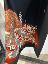 画像をギャラリービューアに読み込む, 合わせ鳥に金駒金駒更紗絵模様【黒留袖】