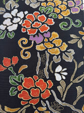 画像をギャラリービューアに読み込む, 花唐草模様に金彩縁【長丈シュッケニ・丈91㎝】