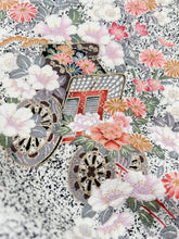 画像をギャラリービューアに読み込む, 紗綾型地紋にのり散らしに御所車模様【S】