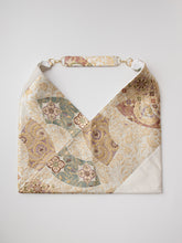 画像をギャラリービューアに読み込む, 地紙に花鳥七宝唐華模様【あずま型 大】上物