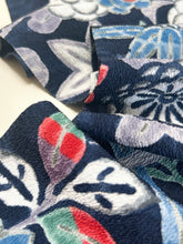 画像をギャラリービューアに読み込む, 手描き縮緬花草模様【サイドギャザーワンピース】