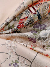 画像をギャラリービューアに読み込む, 御所車に開き閉じ扇に草花模様【六つ釦】