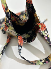 画像をギャラリービューアに読み込む, 菊荻竹金彩縁に紗綾型地紋【巾着】