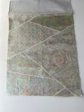 画像をギャラリービューアに読み込む, 【あずま型 中】花鳥模様・西陣引箔・金銀糸