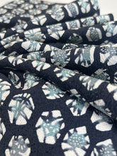 画像をギャラリービューアに読み込む, 膨れ織り地に幾何学亀甲暈し絵【M】