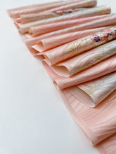 画像をギャラリービューアに読み込む, 5周年・
総地紋地紙に吉祥花鳥模様暈し染【ギャザータイプ】