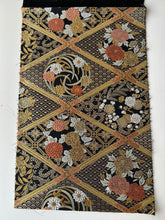 画像をギャラリービューアに読み込む, 【あずま型 中】七宝地に華格子に牡丹・梅菊模様・金糸