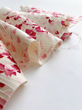 画像をギャラリービューアに読み込む, 大流水地紋に花びら模様