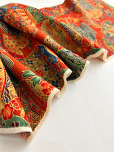 画像をギャラリービューアに読み込む, 華壺に松絵の地紋模様