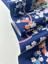 画像をギャラリービューアに読み込む, 鼓に紐枝梅模様紗綾型地紋【S】