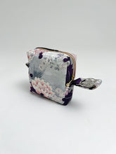 画像をギャラリービューアに読み込む, 流水地紋に雪輪模様草花尽くし【中】