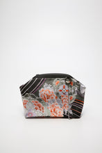 画像をギャラリービューアに読み込む, 曲線絵に唐花牡丹模様【ケニガマ・大】