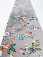 画像をギャラリービューアに読み込む, 薄暈しに花尽くし模様【六つ釦】