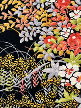 画像をギャラリービューアに読み込む, 変わり横線地紋に撫子・椿花模様【S】