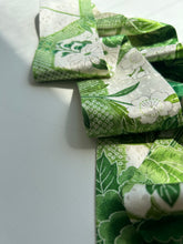 画像をギャラリービューアに読み込む, 亀甲模様に牡丹・金彩青海波模様【特短】