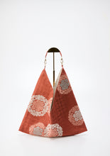 画像をギャラリービューアに読み込む, 華四菱唐花草模様【あずま型 中】