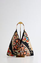 画像をギャラリービューアに読み込む, 唐織吉祥花模様黒字金糸【あずま型 中】上物