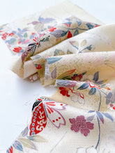 画像をギャラリービューアに読み込む, 紗綾型地紋に枝花舞蝶模様【四つ釦】