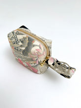 画像をギャラリービューアに読み込む, 杜若に槌車菖蒲銀彩模様【小】