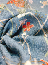 画像をギャラリービューアに読み込む, 華の膨れ織り菊花模様【ブラウス】