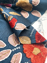 画像をギャラリービューアに読み込む, 紗綾型地紋に椿模様【長丈シュッケニ・丈91㎝】