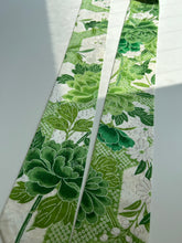 画像をギャラリービューアに読み込む, 亀甲模様に牡丹・金彩青海波模様【特短】