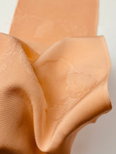 画像をギャラリービューアに読み込む, 枝葉実の織り出し模様【六つ釦】