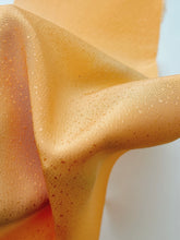 画像をギャラリービューアに読み込む, 散らし斑点に花模様【六つ釦】