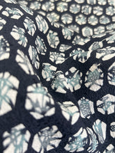 画像をギャラリービューアに読み込む, 膨れ織り地に幾何学亀甲暈し絵【M】