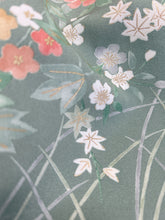 画像をギャラリービューアに読み込む, 椿菊花に金彩模様【スリットワンピース】