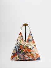 画像をギャラリービューアに読み込む, 【あずま型 中】唐織華亀甲に華尽くし模様