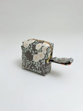 画像をギャラリービューアに読み込む, 総草花模様【小】