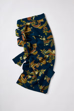 画像をギャラリービューアに読み込む, 金彩縁に蝶松模様【シュッケニ】