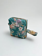 画像をギャラリービューアに読み込む, 浅葱色扇に蝶草花模様【中】