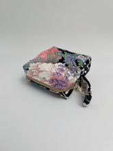 画像をギャラリービューアに読み込む, 波地紋に藤絵模様【中】